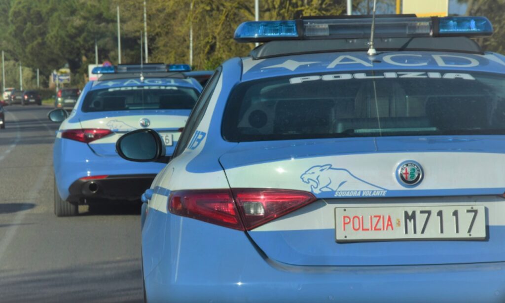 Roma, 19enne alla guida senza patente fugge all’alt e provoca incidente