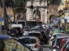 Caos traffico a Roma, in libreria arriva il "pick and drive" per evitare il parcheggio: ecco dove e come funziona