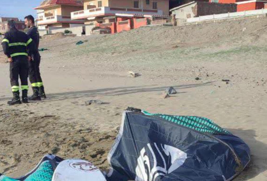 Uomo trovato morto in mare a Torvaianica, il corpo recuperato da un surfista