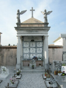 Il_memoriale_ai_bambini_vittime_della_vaccinazione_sperimentale_del_1933_cimitero_di_Bagnara