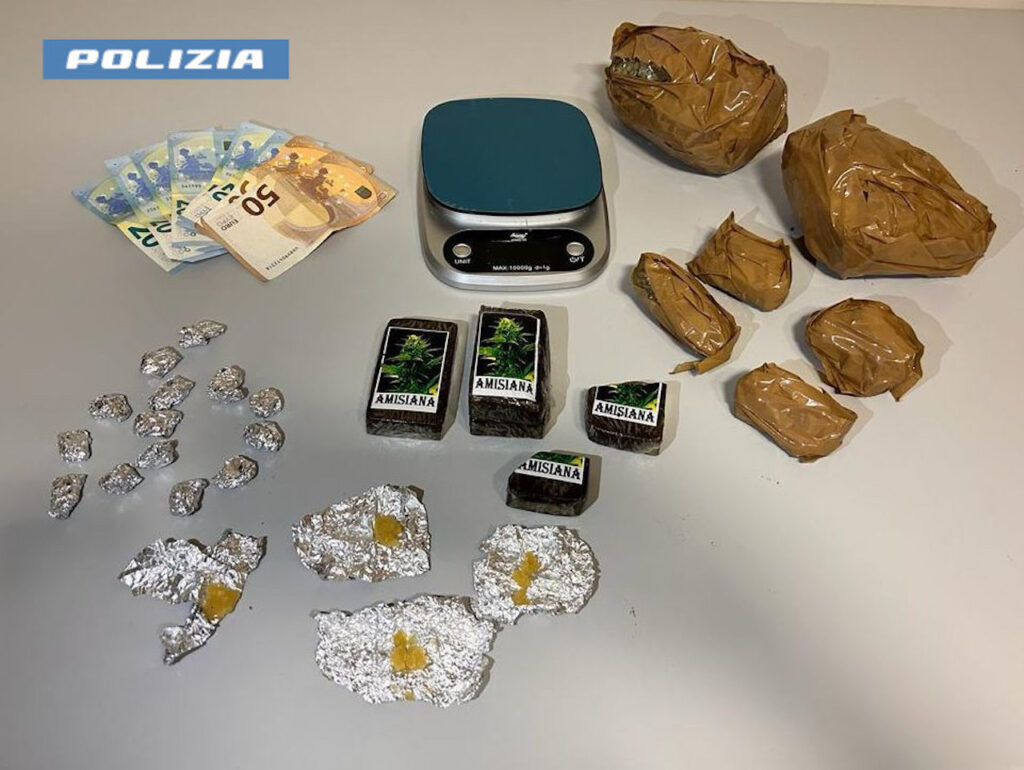 Blitz nelle piazze di spaccio a Roma: 10 kg di droga sequestrati e 7 pusher in manette