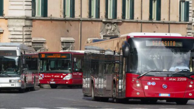 Sciopero trasporti Roma, lunedì 27 novembre metro e bus a rischio: orari e fasce di garanzia