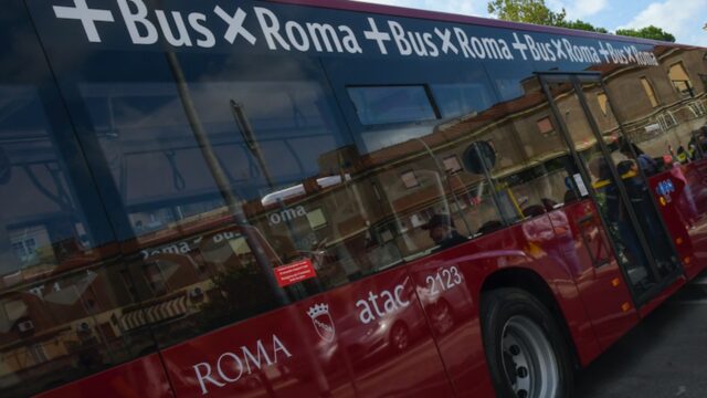 Natale, come muoversi a Roma il 25 dicembre: orari bus e metro