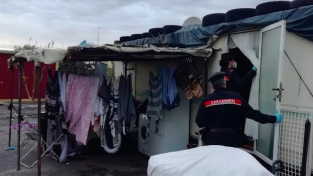 Sassi contro bus Atac a Roma: controlli straordinari nel campo di via Candoni
