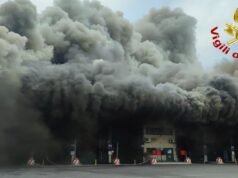Incendio Malagrotta, rifiuti in fiamme nell’impianto tmb. Protezione civile: finestre chiuse entro 1 km
