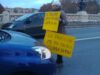 Nuovo blitz di Ultima Generazione a Roma, ambientalisti bloccano il traffico su ponte Mazzini