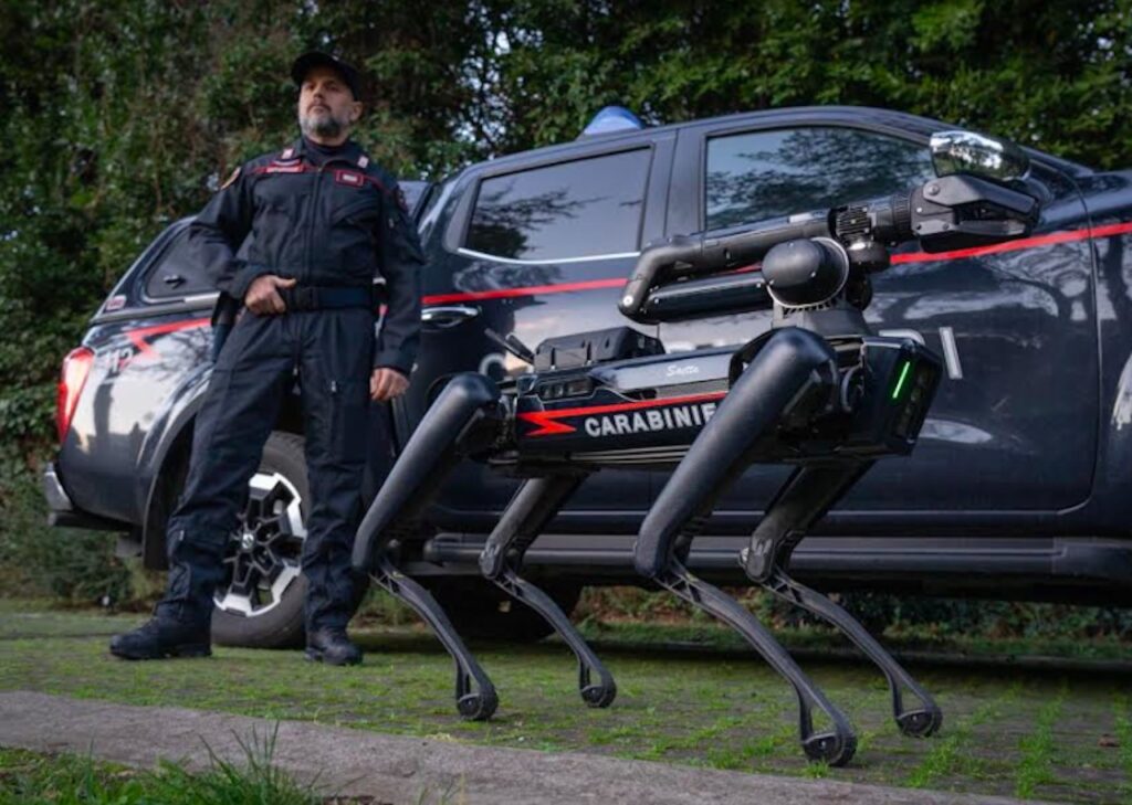 Saetta il primo cane robot "arruolato" dai carabinieri: assegnato al Nucleo Artificieri di Roma