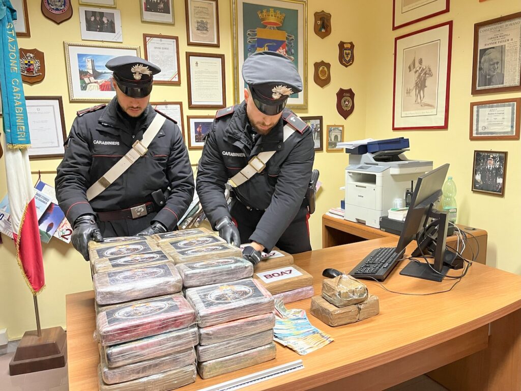 OSTIA La droga sequestrata dai Carabinieri 1
