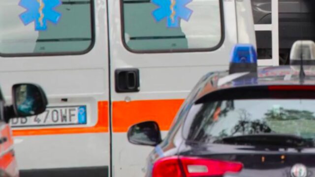 Bambino di 10 anni cade da una finestra nel centro di Roma: è grave