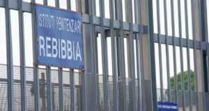 Roma, incendiata cella nel carcere di Rebibbia: cinque agenti intossicati