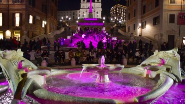 Roma, piazza di Spagna si colora di rosa per il Giro d'Italia 2024