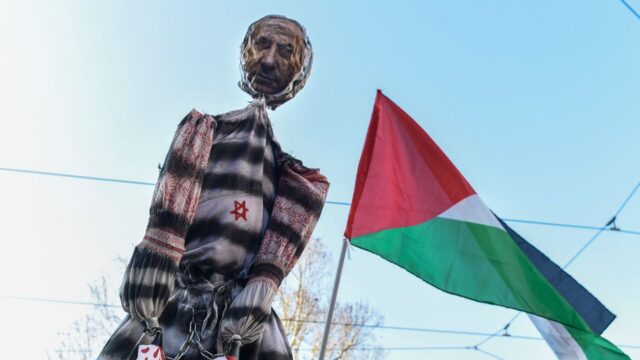 manichino netanyahu proteste palestina roma