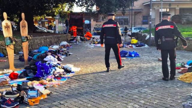 Roma, il mercatino abusivo di Ostiense non si ferma durante le feste: residenti esasperati