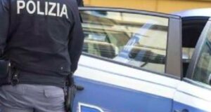 Roma, minacciano un ragazzo con un coccio di bottiglia per prendergli il monopattino: 2 arresti a Nettuno