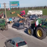 Protesta agricoltori Italia - blocco nei pressi del casello di San Severo