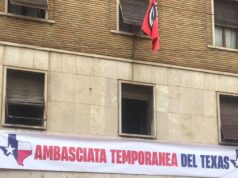 Roma, Casapound si autoproclama ambasciata del Texas: lo striscione sul palazzo all'Esquilino
