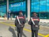 Fiumicino, shopping in aeroporto senza pagare: denunciati 4 viaggiatori e recuperati profumi per 1.500 euro