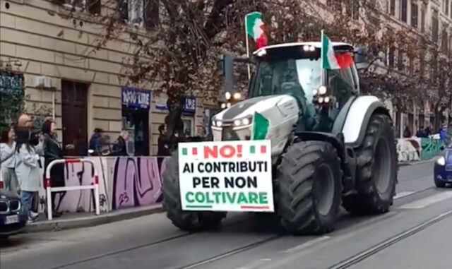 Protesta trattori, partito mini corteo verso il centro di Roma: ecco il percorso dei 4 mezzi