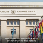 Palazzo dell'ONU a Ginevra con le 193 bandiere degli Stati membri.