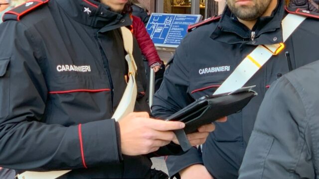 Roma, scoperto a rubare con in tasca passaporto falsificato: era stato espulso nel 2021