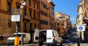 Roma, contromano e in retromarcia per evitare telecamere Ztl: scoperti oltre 60 "furbetti"