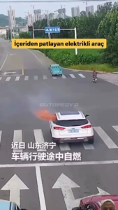 green, auto elettrica prende fuoco al semaforo
