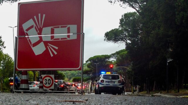 Roma, scontro tra auto e moto in piazzale Maresciallo Giardino: morto 77enne