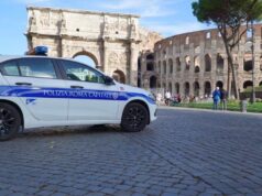 Roma, turista americano collassa in strada e muore davanti ai familiari