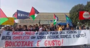 Roma, studenti pro Palestina in presidio alla Farnesina: “Fuori la guerra dall'università”