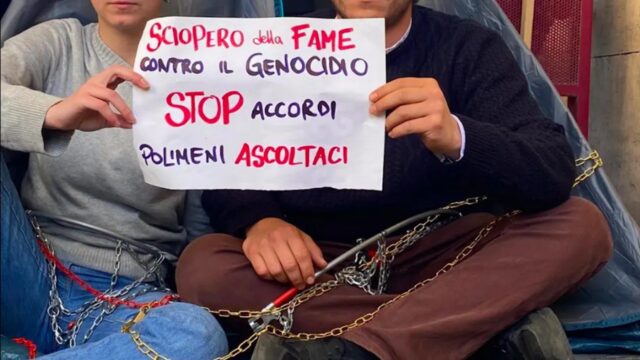 Sapienza, studenti incatenati al rettorato in sciopero della fame: 